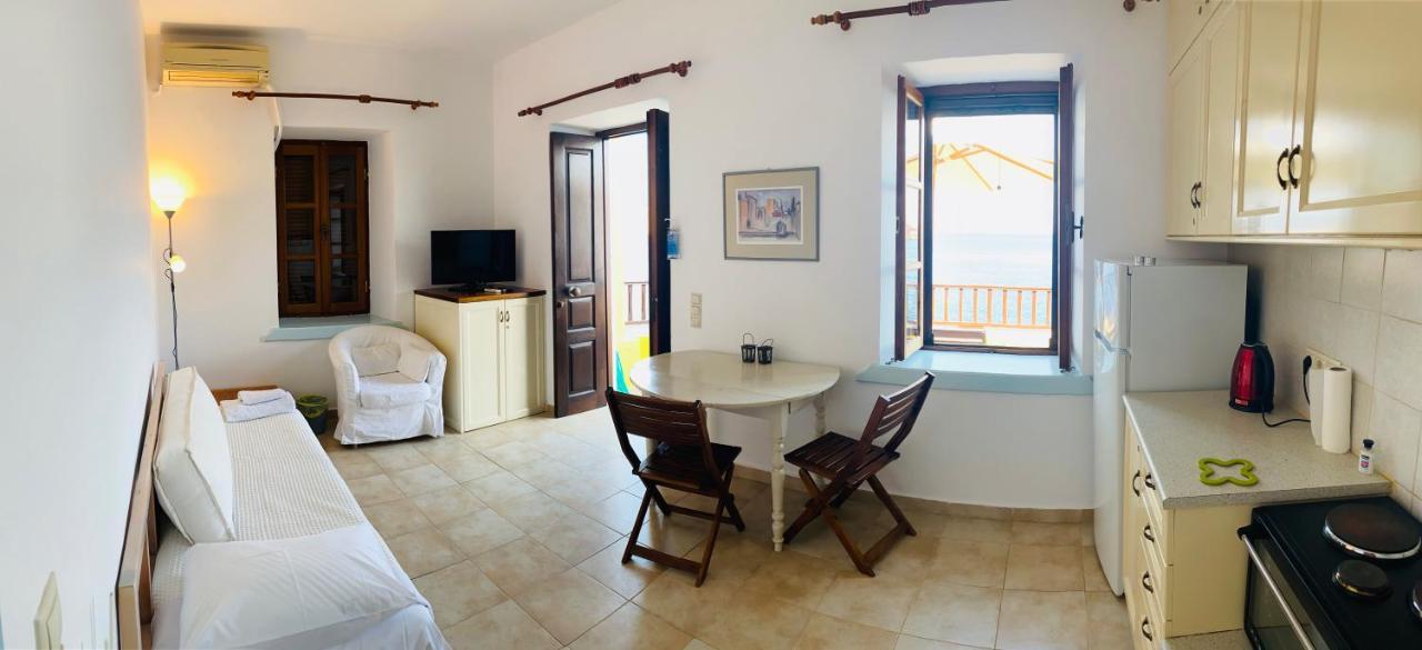 Villa Amalia Chalki Town Esterno foto