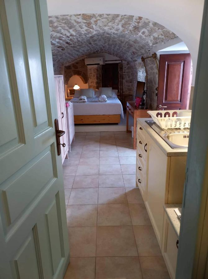 Villa Amalia Chalki Town Esterno foto