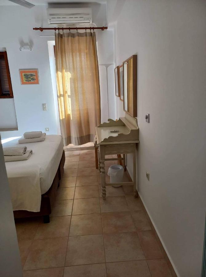 Villa Amalia Chalki Town Esterno foto