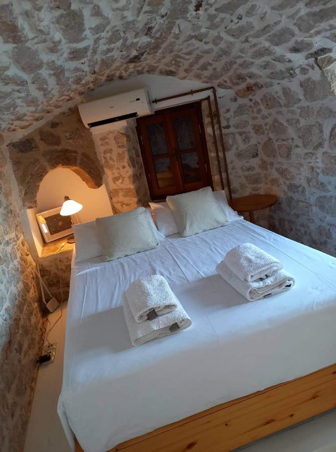 Villa Amalia Chalki Town Esterno foto
