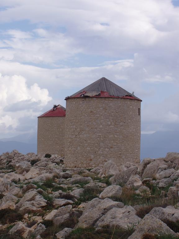 Villa Amalia Chalki Town Esterno foto