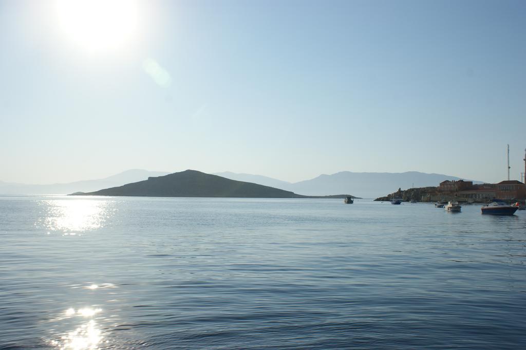 Villa Amalia Chalki Town Esterno foto