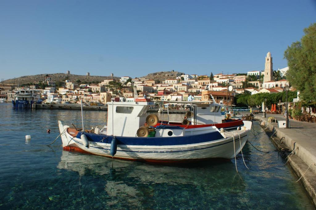 Villa Amalia Chalki Town Esterno foto