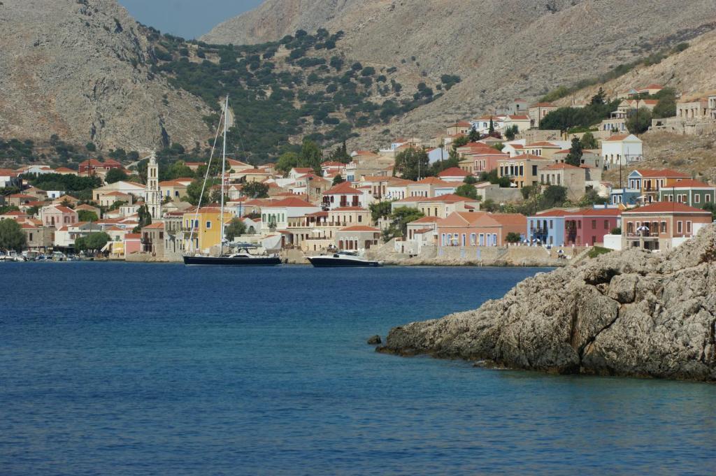Villa Amalia Chalki Town Esterno foto